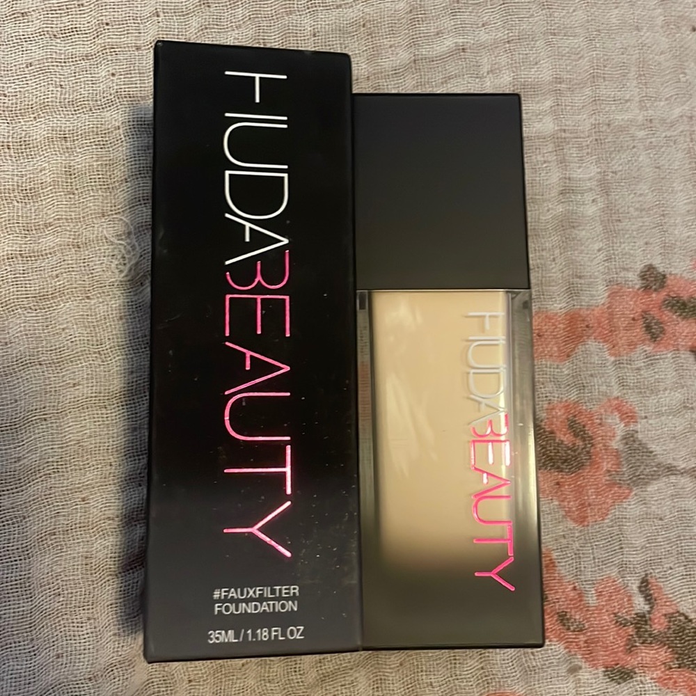🆕Huda #fauxfilter foundation in MILKSHAKE